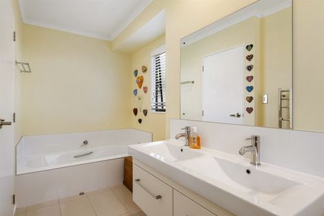 Photo of property in 1/45 Weatherly Road, Torbay, Auckland, 0630