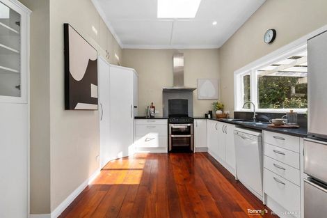 Photo of property in 24 Wha Street, Lyall Bay, Wellington, 6022