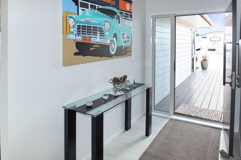 Photo of property in 11 Story Street, Foxton Beach, Foxton, 4815