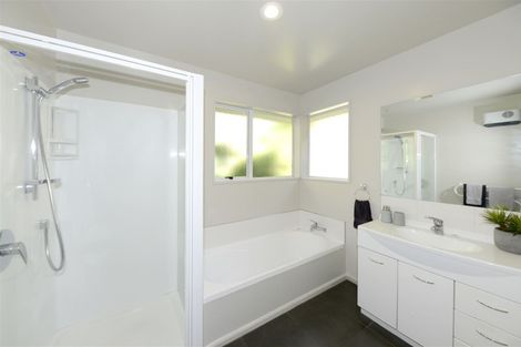 Photo of property in 2/135 Brookside Terrace, Bryndwr, Christchurch, 8053