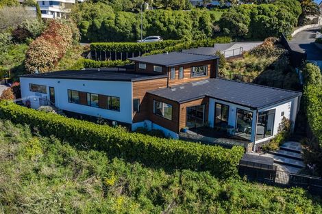 Photo of property in 17 Drayton Drive, Mount Pleasant, Christchurch, 8081