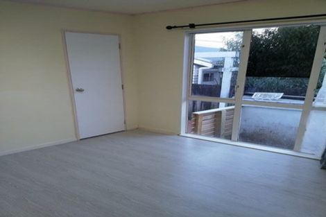 Photo of property in 2/61 Greenslade Crescent, Northcote, Auckland, 0627