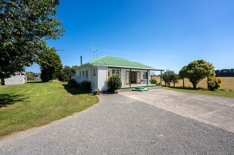 Photo of property in 35 North Manakau Road, Manakau, Levin, 5573