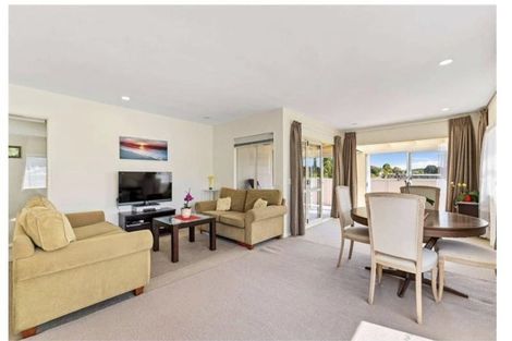 Photo of property in 2/46a Blakeborough Drive, Forrest Hill, Auckland, 0620