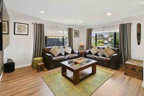 Photo of property in 41 Croftview Road, Wattle Downs, Auckland, 2103