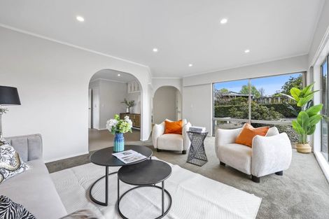 Photo of property in 34 Beechdale Crescent, Pakuranga Heights, Auckland, 2010