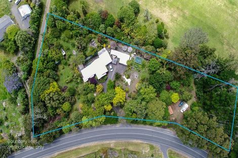 Photo of property in 1688 South Head Road, South Head, Helensville, 0874
