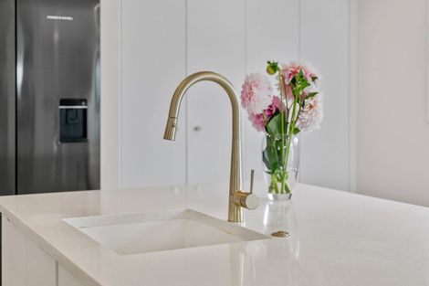 Photo of property in 28 Kingdale Road, Henderson, Auckland, 0610