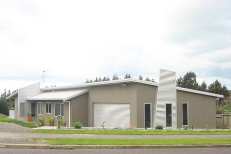 Photo of property in 13 Ashmore Drive, Frankleigh Park, New Plymouth, 4310