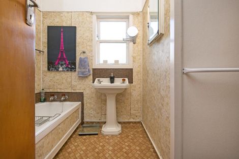 Photo of property in 6 Fenton Terrace, Cockle Bay, Auckland, 2014