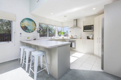 Photo of property in 4 Ronald Scott Grove, Riverstone Terraces, Upper Hutt, 5018