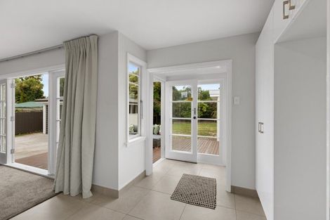 Photo of property in 6 Riverlaw Terrace, Saint Martins, Christchurch, 8022