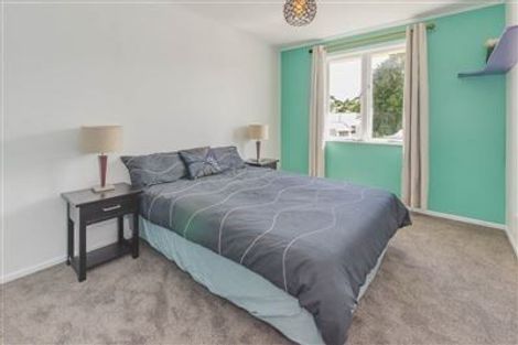 Photo of property in 8 Brazier Grove, Paraparaumu, 5032