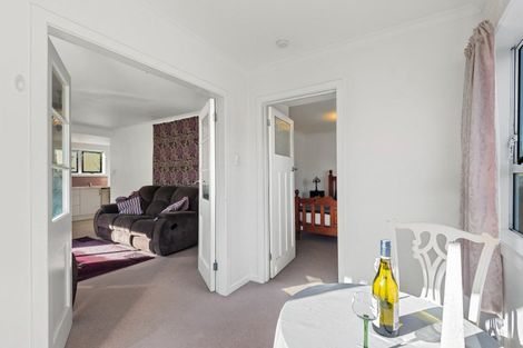 Photo of property in 2 Queen Street, Brighton, Dunedin, 9035