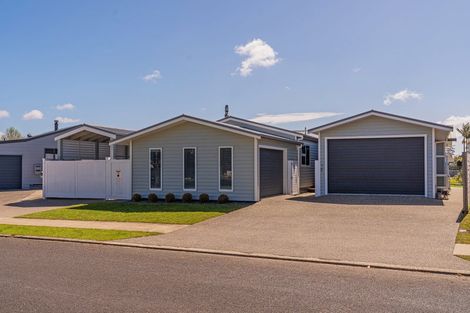 Photo of property in 15 Whitby Avenue, Whitianga, 3510