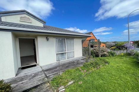 Photo of property in 1 Graham Collins Drive, Windsor Park, Auckland, 0632