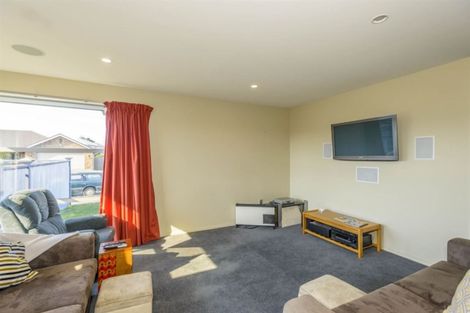 Photo of property in 15 Foresters Crescent, Parklands, Christchurch, 8083