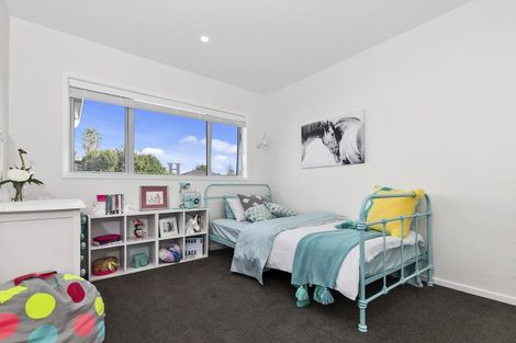 Photo of property in 1 Pae Moana Place, Stanmore Bay, Whangaparaoa, 0932