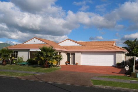 Photo of property in 37 Bob Charles Drive, Golflands, Auckland, 2013