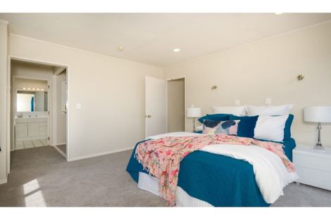 Photo of property in 17a Te Atatu Road, Te Atatu South, Auckland, 0610