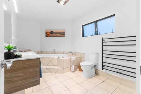 Photo of property in 96 Panorama Drive, Welcome Bay, Tauranga, 3175