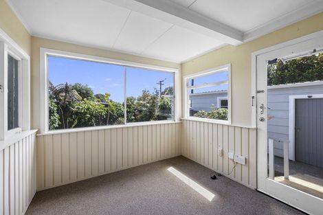 Photo of property in 105 Fulford Street, New Plymouth, 4310