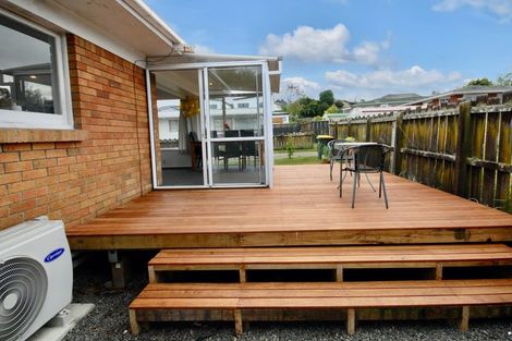 Photo of property in 1/11 Kapiti Place, Sunnynook, Auckland, 0620