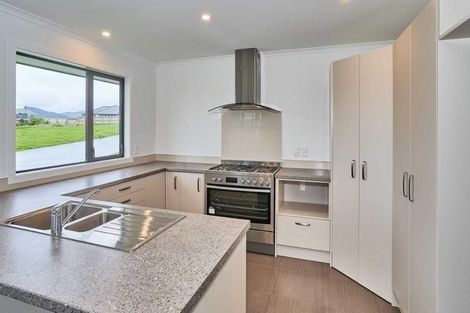 Photo of property in 33 Silicon Way, Fitzherbert, Palmerston North, 4410