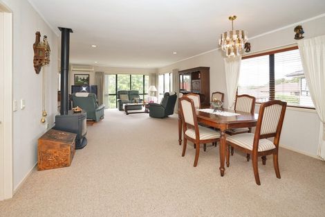 Photo of property in 52 Grosvenor Gardens, Flagstaff, Hamilton, 3210