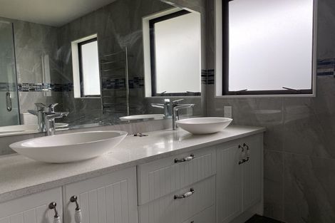 Photo of property in 103 Hutchinsons Road, Bucklands Beach, Auckland, 2014