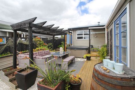 Photo of property in 92 Wharf Road, Clarks Beach, Pukekohe, 2679