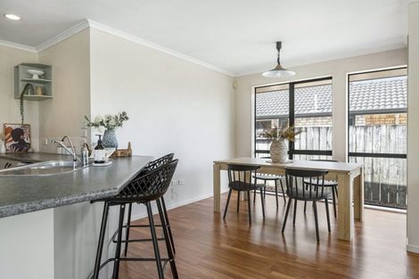 Photo of property in 29 Hugh Green Drive, Pinehill, Auckland, 0632