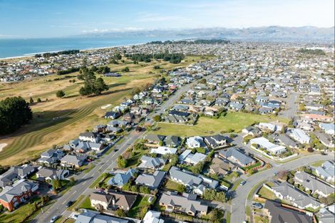 Photo of property in 24 Foresters Crescent, Parklands, Christchurch, 8083