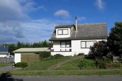 Photo of property in 8 Oratia Street, Waikanae Beach, Waikanae, 5036