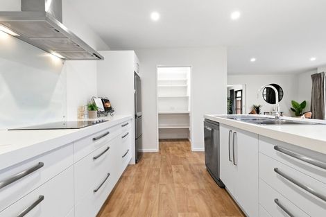 Photo of property in 4 Cone Peak Close, Lake Hayes, Queenstown, 9304