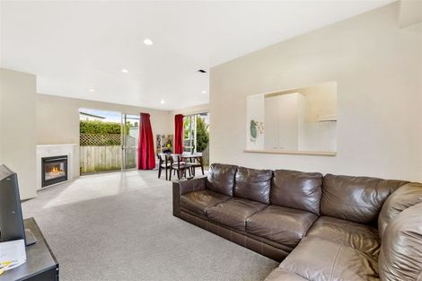 Photo of property in 3/6 Nimstedt Avenue, Oteha, Auckland, 0632