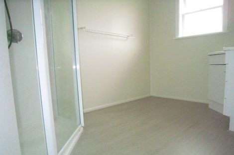 Photo of property in 206 Edmonton Road, Te Atatu South, Auckland, 0610