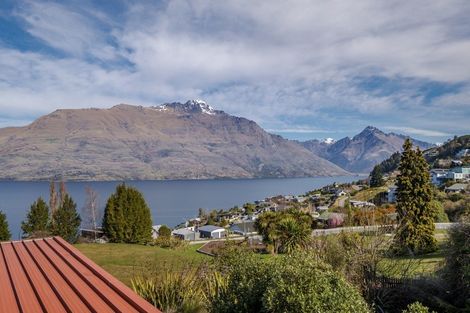 Photo of property in 14a Cameron Place, Fernhill, Queenstown, 9300