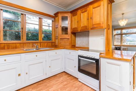 Photo of property in 27 Marine Parade, Macandrew Bay, Dunedin, 9014