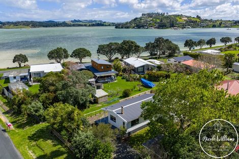 Photo of property in 9 Regent Street, Whakapirau, Maungaturoto, 0583