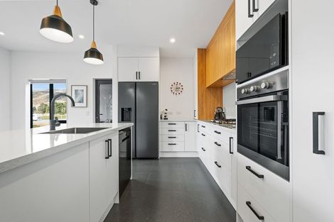 Photo of property in 8 Neplusultra Street, Cromwell, 9310