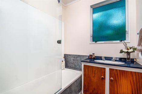 Photo of property in 9 Tesla Place, Totara Vale, Auckland, 0629