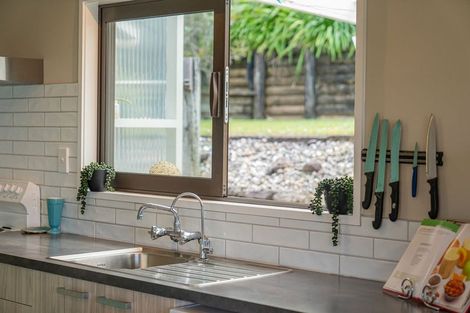 Photo of property in 72 Ocean Beach Road, Tairua, 3508