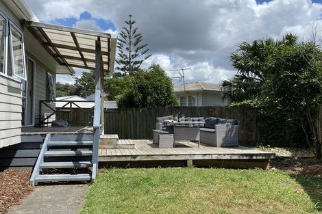 Photo of property in 2/12 Duncan Avenue, Te Atatu South, Auckland, 0610
