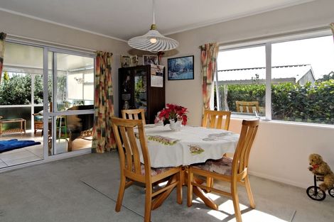 Photo of property in 4 Davern Lane, New Lynn, Auckland, 0600