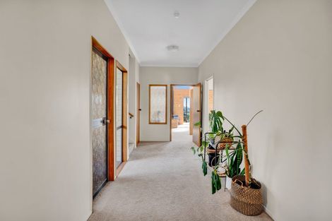 Photo of property in 28 Pararewa Drive, Whalers Gate, New Plymouth, 4310