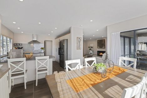 Photo of property in 10 Lorna Irene Drive, Raumati South, Paraparaumu, 5032