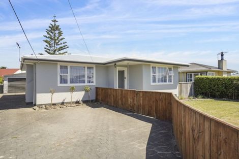 Photo of property in 6 Tararua Terrace, Cloverlea, Palmerston North, 4412