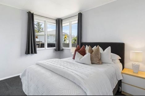 Photo of property in 24 Windmill Road, Pukekohe, 2120