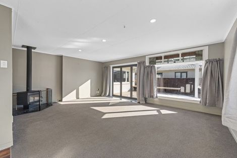 Photo of property in 15 York Crescent, Westown, New Plymouth, 4310